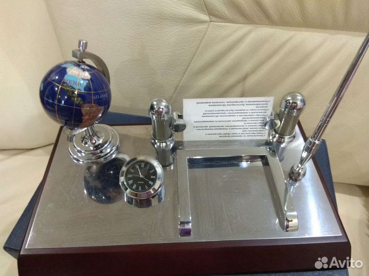 Настольный письменный набор с часами