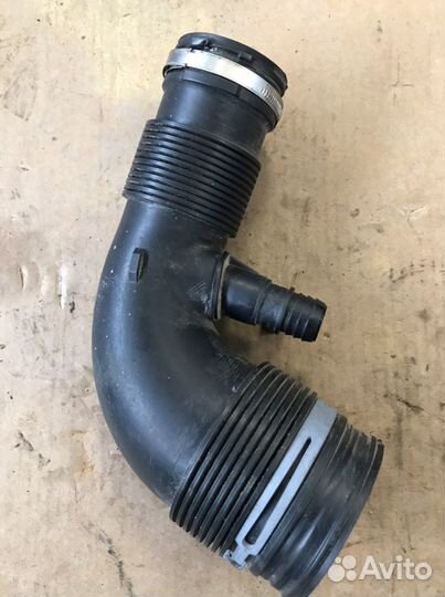 Патрубок воздушного фильтра Порше Кайен 958(1307)