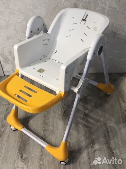 Стульчик для кормления capella