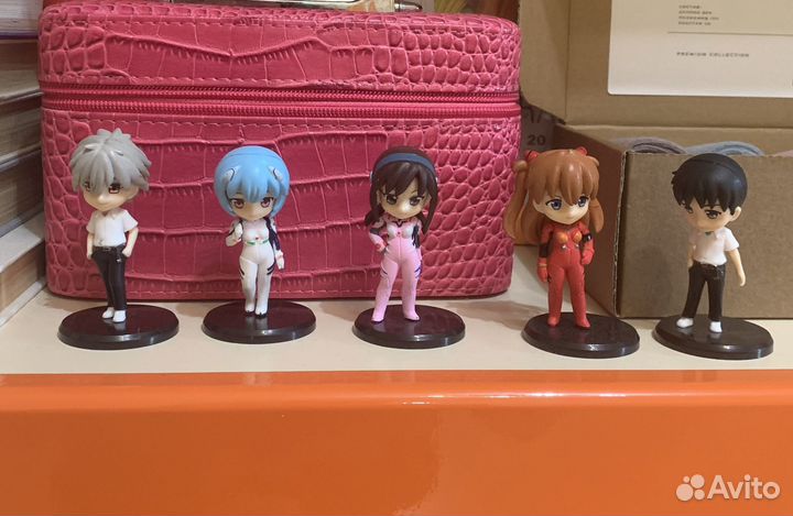 Аниме фигурки значки наклейки