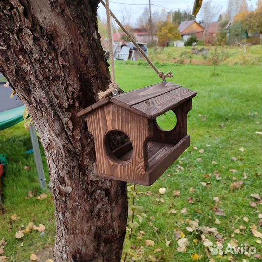 Кормушка для птиц и белок