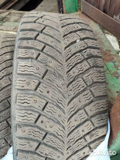 Michelin X-Ice North 4 215/55 R16