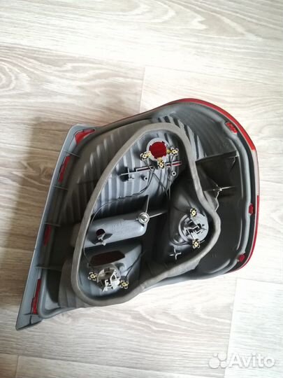 Фара задняя левая (стоп) на Toyota Platz