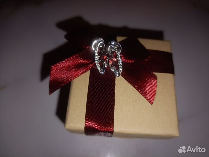 Серебряные серьги с гранатом