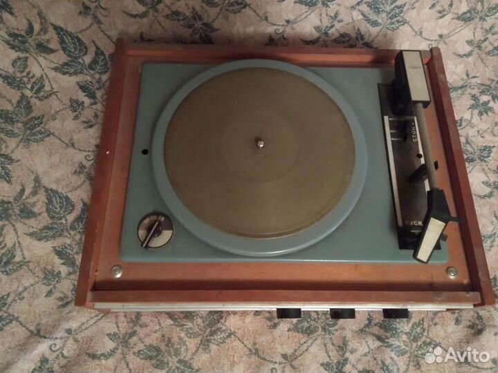 Проигрыватель грампластинок Аккорд