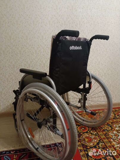 Кресло-коляска для инвалидов с ручным приводом