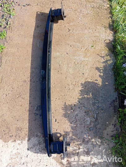 Усилитель бампера Шкода