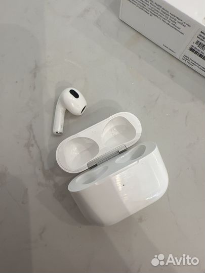 Airpods 3 кейс с левым наушником