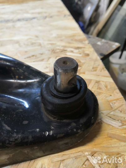 Рычаг передний б/у renault logan 2, ларгус