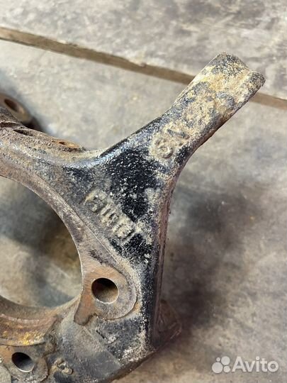 Передний левый поворотный кулак Lexus NX