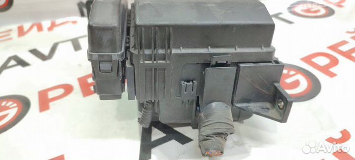 Блок предохранителей под капот Mitsubishi Airtrek