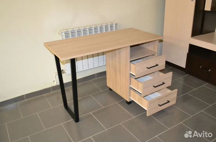 Маникюрный стол в стиле лофт