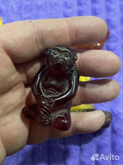 Статуэтки натуральный янтарь 4 шт