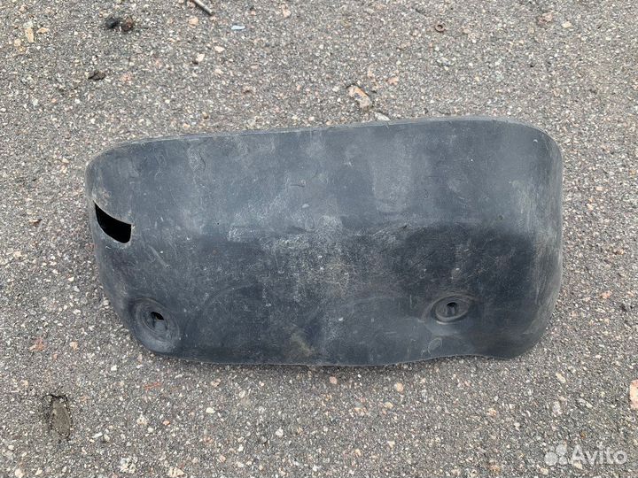 Брызговик задний левый Mitsubishi Pajero 4