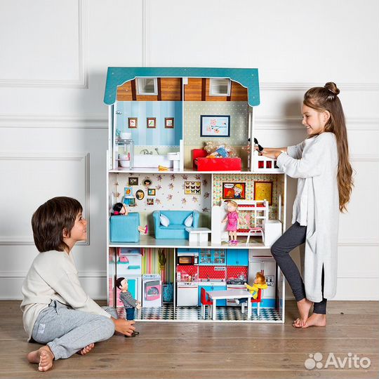 Деревянный кукольный дом