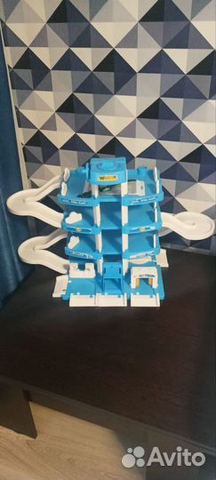 Игрушечная парковка