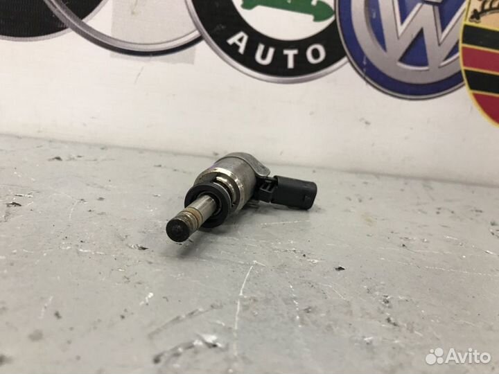 Форсунка инжекторная Audi A5 8T cdnc 2011