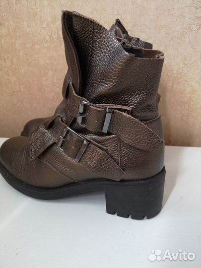 Женские осенние ботинки