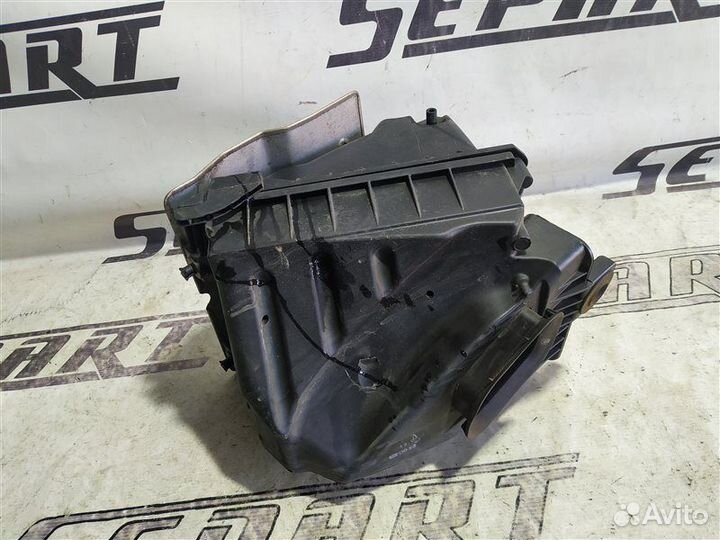 Корпус воздушного фильтра Audi A4 B7 2.0 BWE 2007