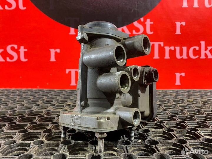 Кран управления тормозами прицепа