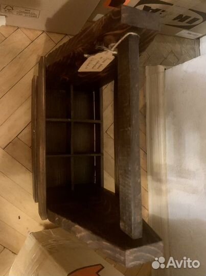 Деревянный ящик для пива и открывашки