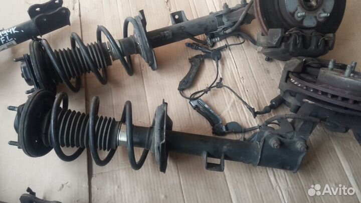 Ford Escape Maverick Tribute 2001-2012 г стойки