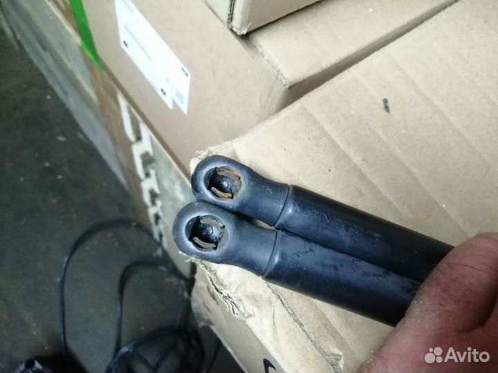 Амортизатор упор крышки багажника Ford Fusion