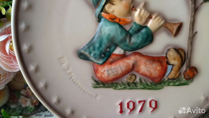 Тарелка-барельеф Уроки пения 1979 Goebel