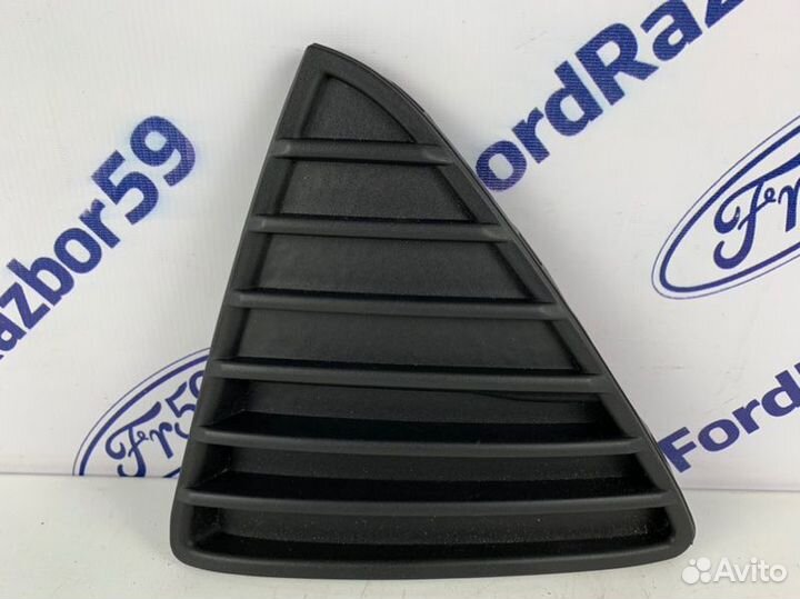 Решетка бампера передняя левая Ford Focus 3 CB8