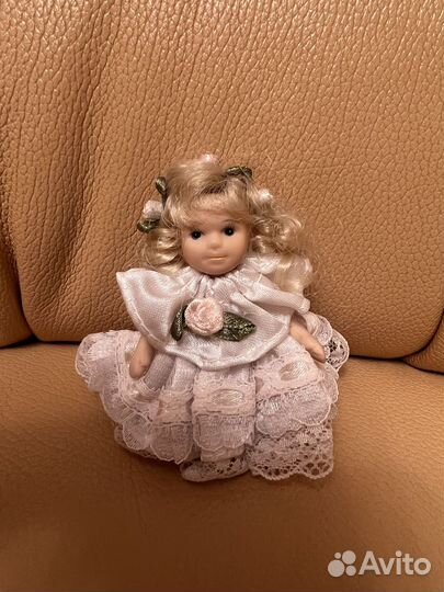 Фарфоровая куколка