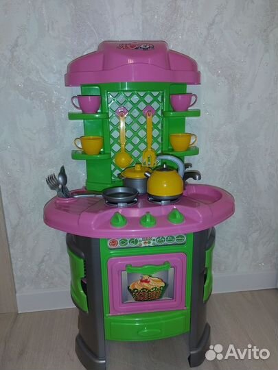 Детская кухня с набором посуды