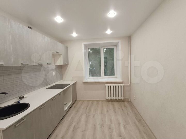 2-к. квартира, 50 м², 1/14 эт.