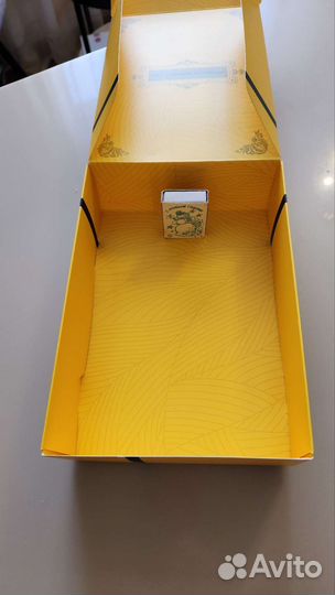 Подарочная коробка картонная