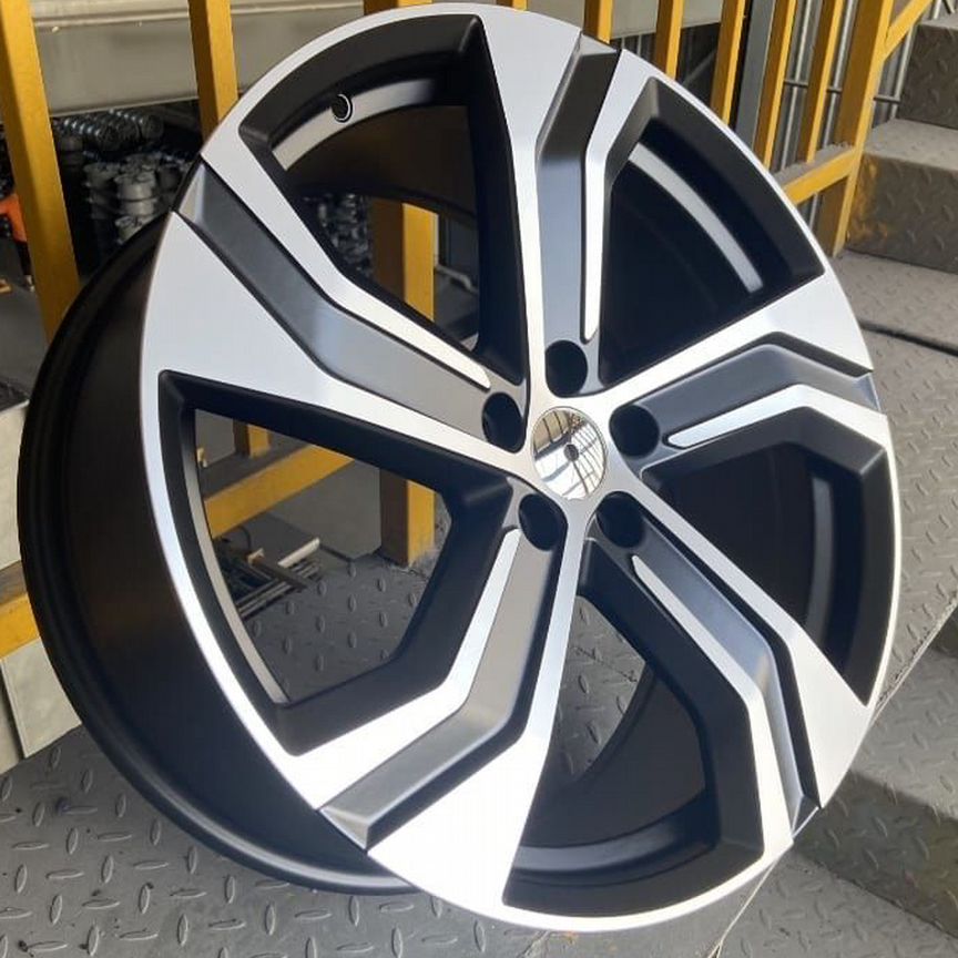 Литые диски FR Replica B5601 8×R18 5×108
