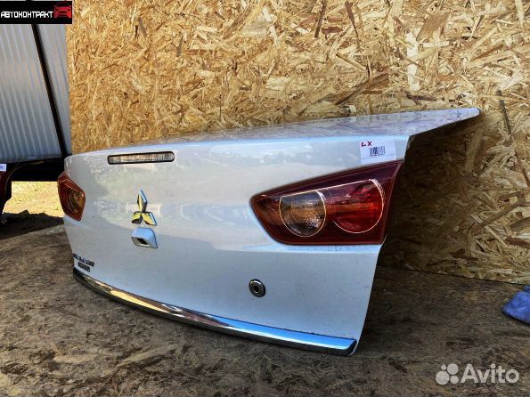 Крышка багажника на Mitsubishi Lancer 10 2007-2015