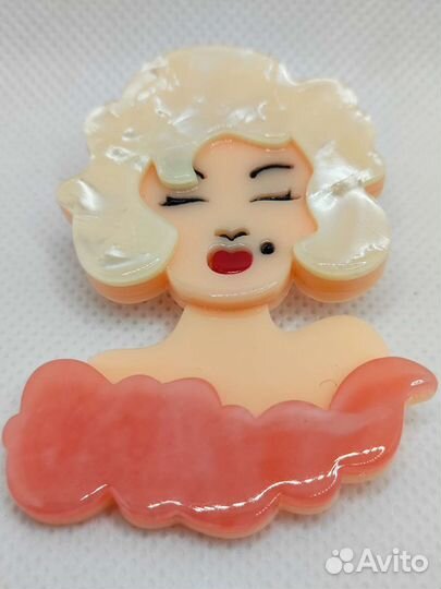 Стильная брошь/ Объемная брошь