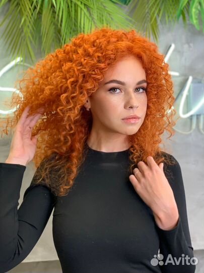 Модель на биозавивку волос