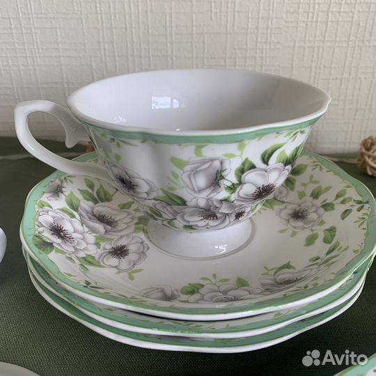 Чашки с блюдцами