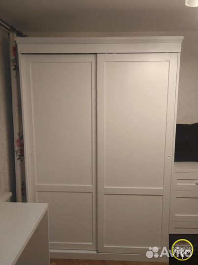 Шкаф-купе нoвый из натуpальнoгo дepeва
