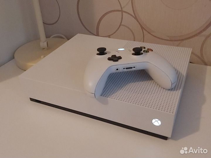Xbox one s 1tb + геймпад