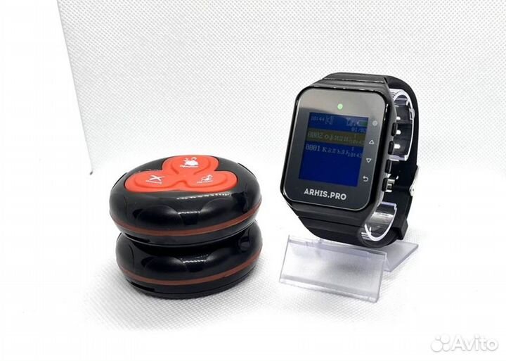 Кнопка вызова официанта в кафе и часы пейджер