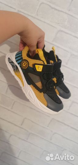 Кроссовки котофей 33