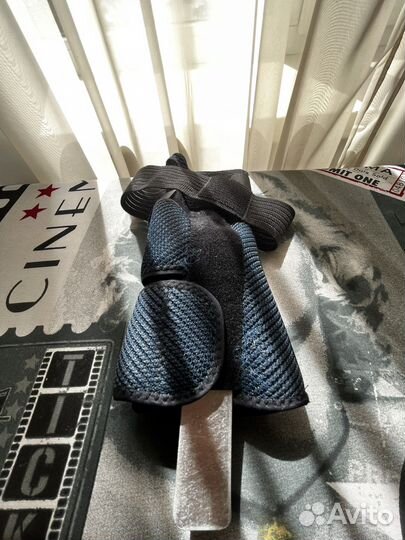 Бандаж на лучезапястный сустав левый