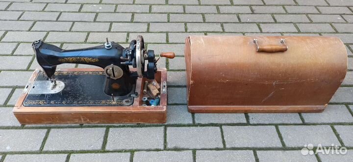 Машинка швейная