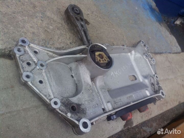 Подрамник двигателя Audi Skoda шкода