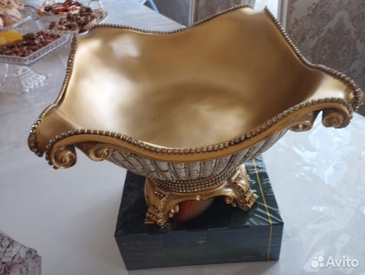 Ваза для фруктов на ножке