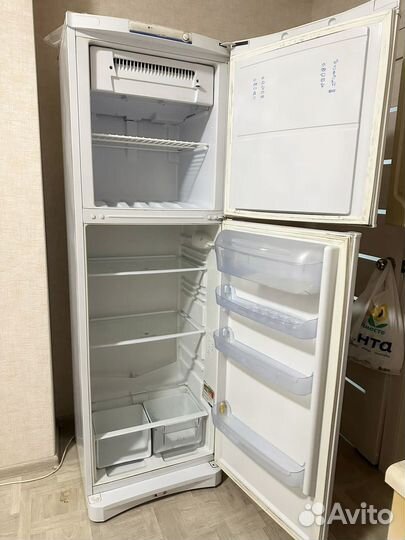 Холодильник на запчасти indesit