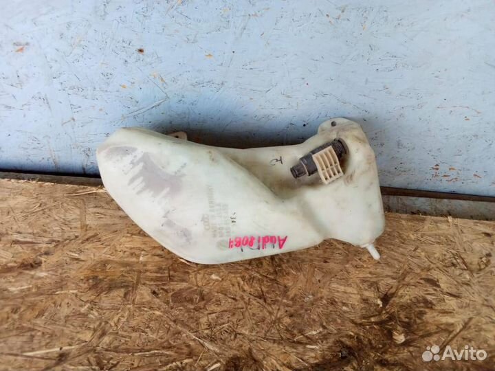 Бачок омывателя Audi 80 B4