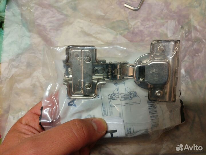 Петли мебельные с доводчиком