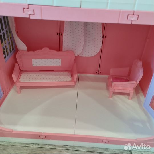 Кукольный домик с мебелью